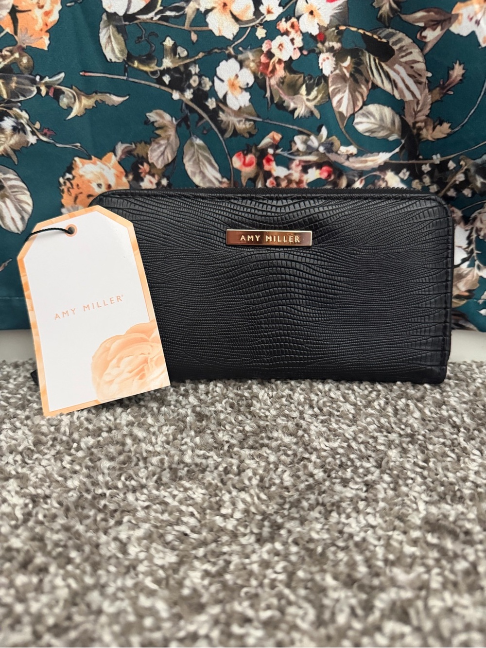 BEAND NEW AMY MILLER Black Textured Zip-Around Wallet
